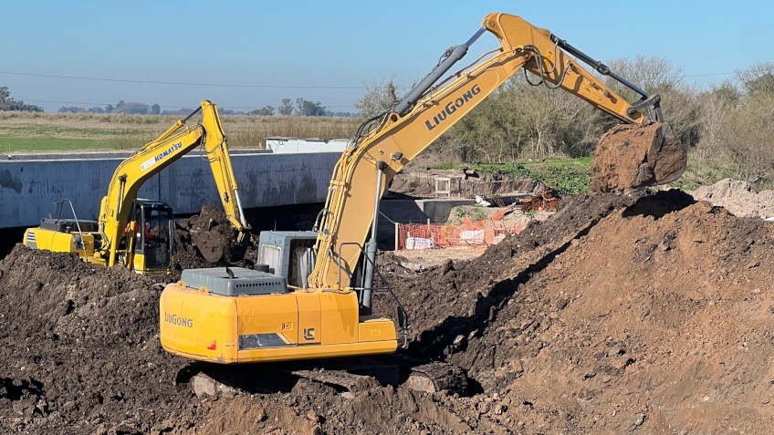 TRABAJOS EN LA ZONA DEL RÍO SALADO ANTE UNA NUEVA CRECIDA