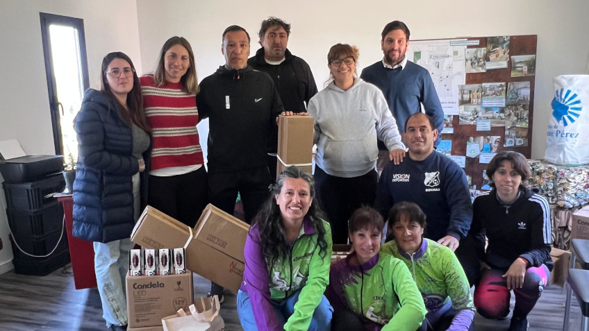 ENTREGA DE ELEMENTOS DE ILUMINACIÓN A INSTITUCIONES DEPORTIVAS LOCALES