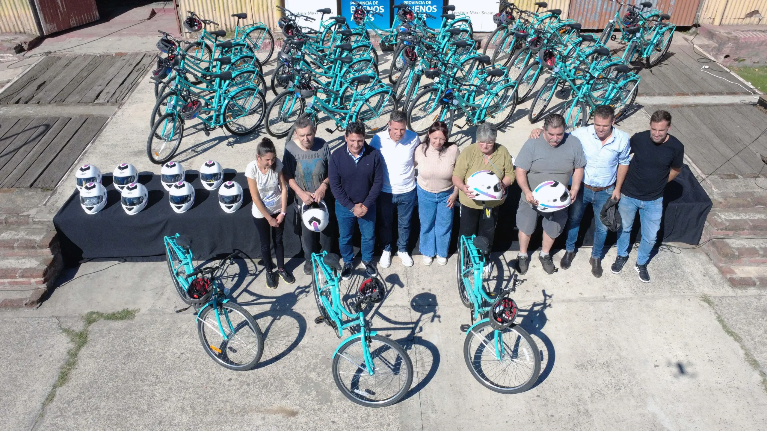 SCIAINI Y EL MINISTRO MARINUCCI ENTREGARON BICICLETAS, CASCOS Y UN ALCOHOLÍMETRO
